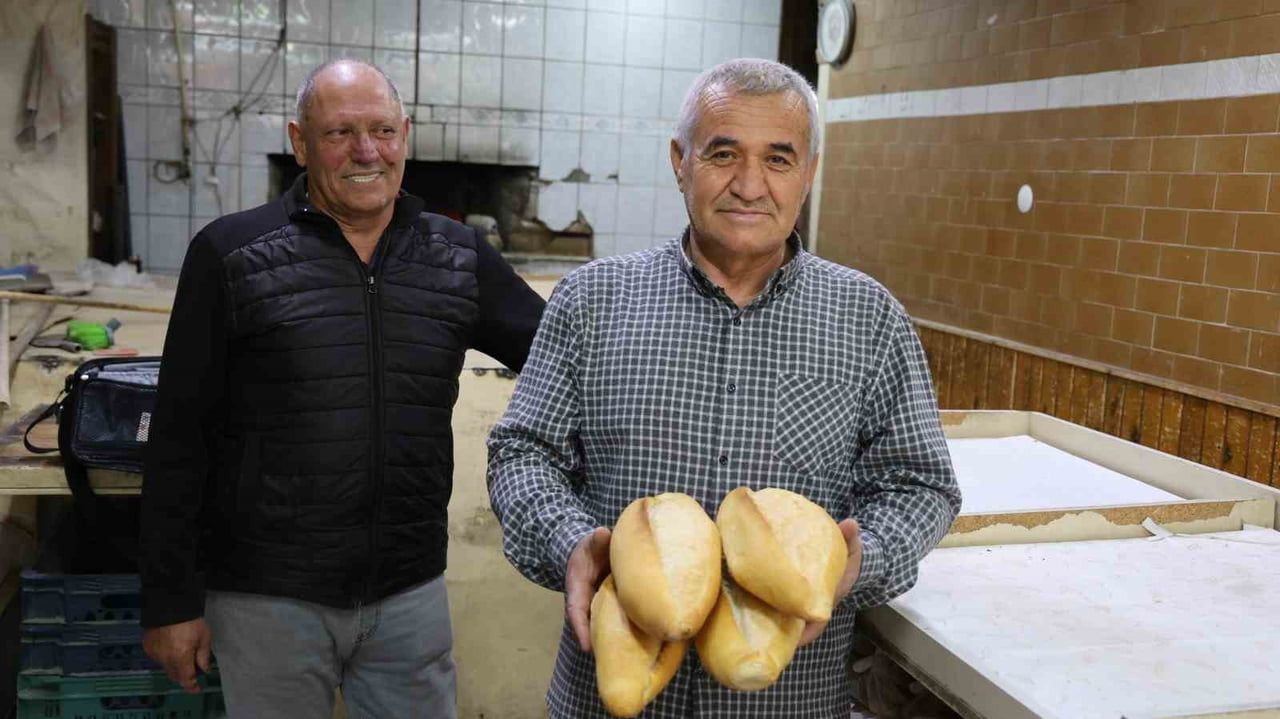 FIRIN İŞLETMECİSİ ABDURRAHMAN ÇEVİK (SAĞDA) VE NİZAM ÇAKMAK