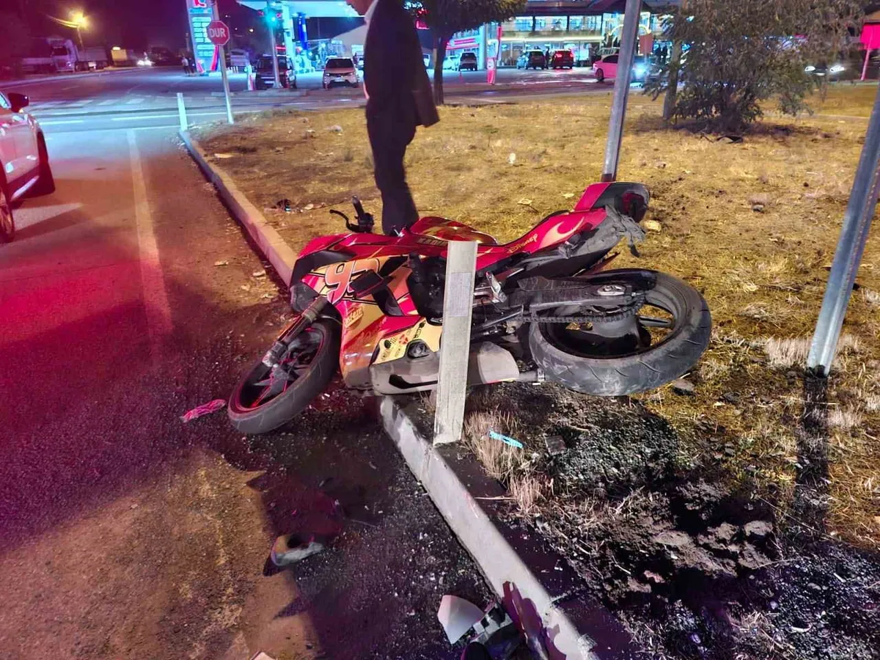 BİNGÖL’DE OTOMOBİL İLE MOTOSİKLET ÇARPIŞTI:2 YARALI