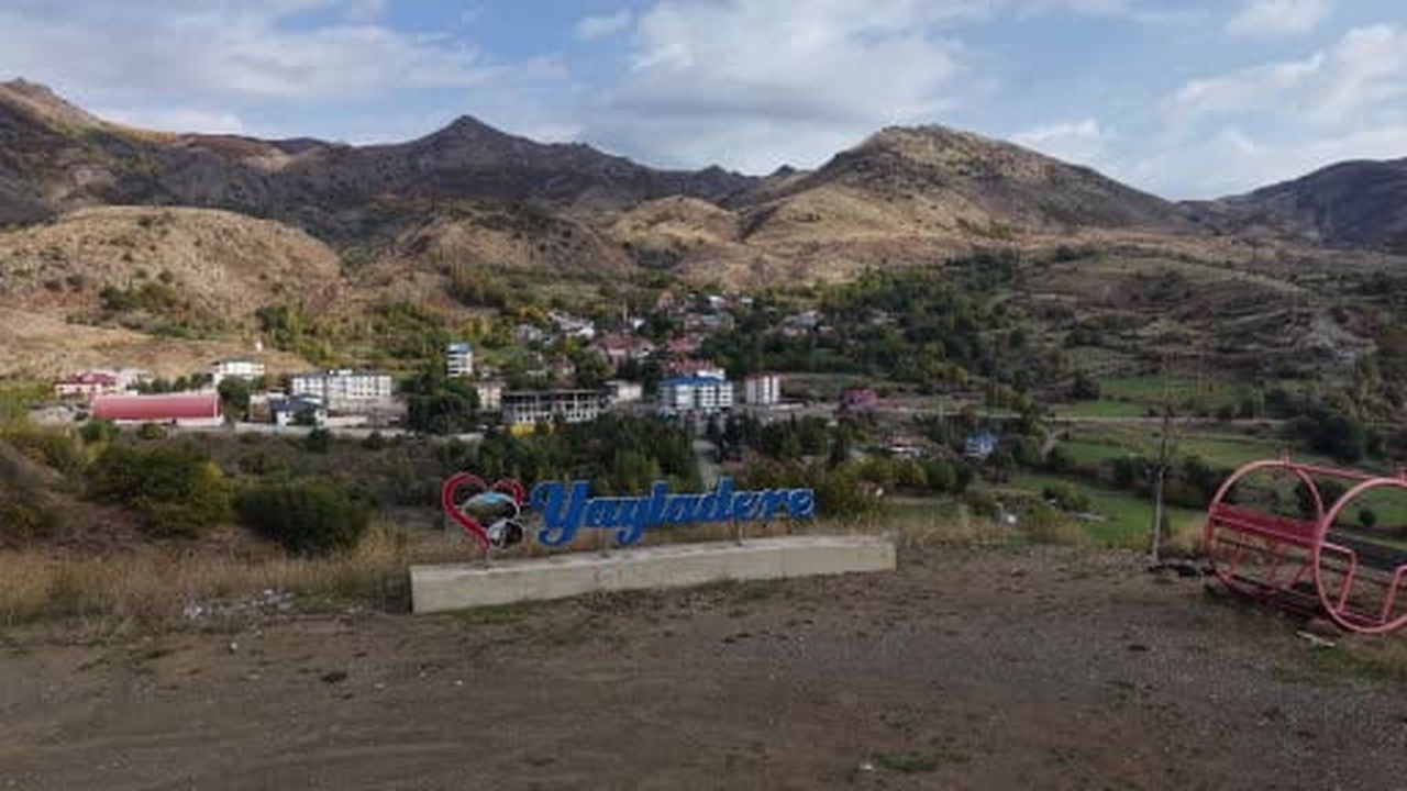 Bingöl'de Cumhuriyet Bayramı öncesi Sülbüs Dağı'na zirve tırmanışı