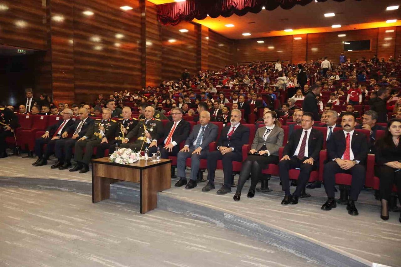 VAN'DA 29 EKİM CUMHURİYET İLANININ 103. YIL DÖNÜMÜ DÜZENLENEN TÖRENLE KUTLANDI.