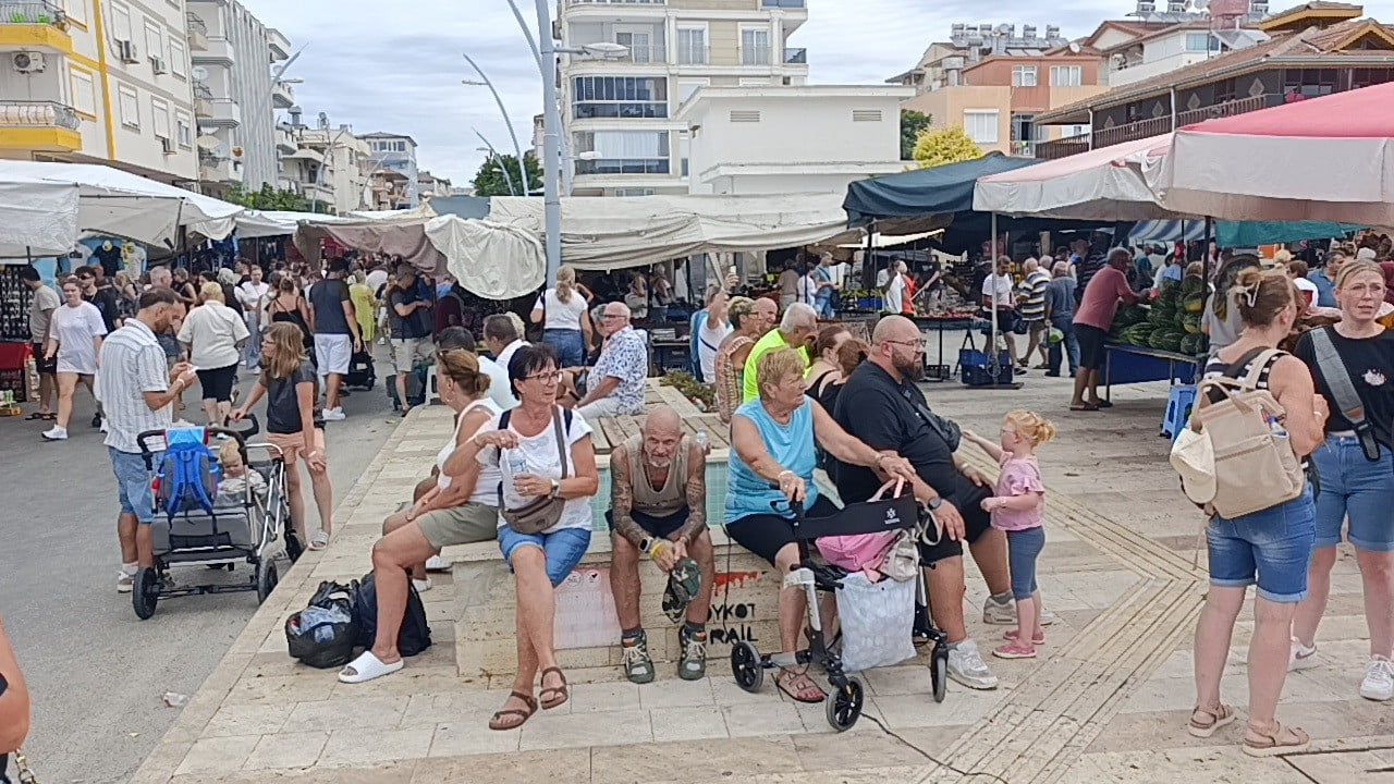 MANAVGAT’IN ÖNEMLİ PAZARLARINDAN PERŞEMBE PAZARI, TURİZM SEZONUNUN SONLARINA YAKLAŞILIRKEN SEZONUN...