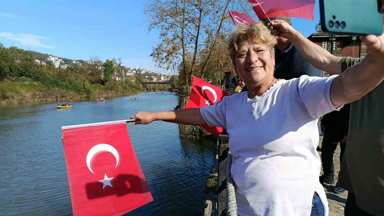 BARTIN IRMAĞI ÜZERİNDEN KANOLAR İLE GEÇİŞ YAPILDI.