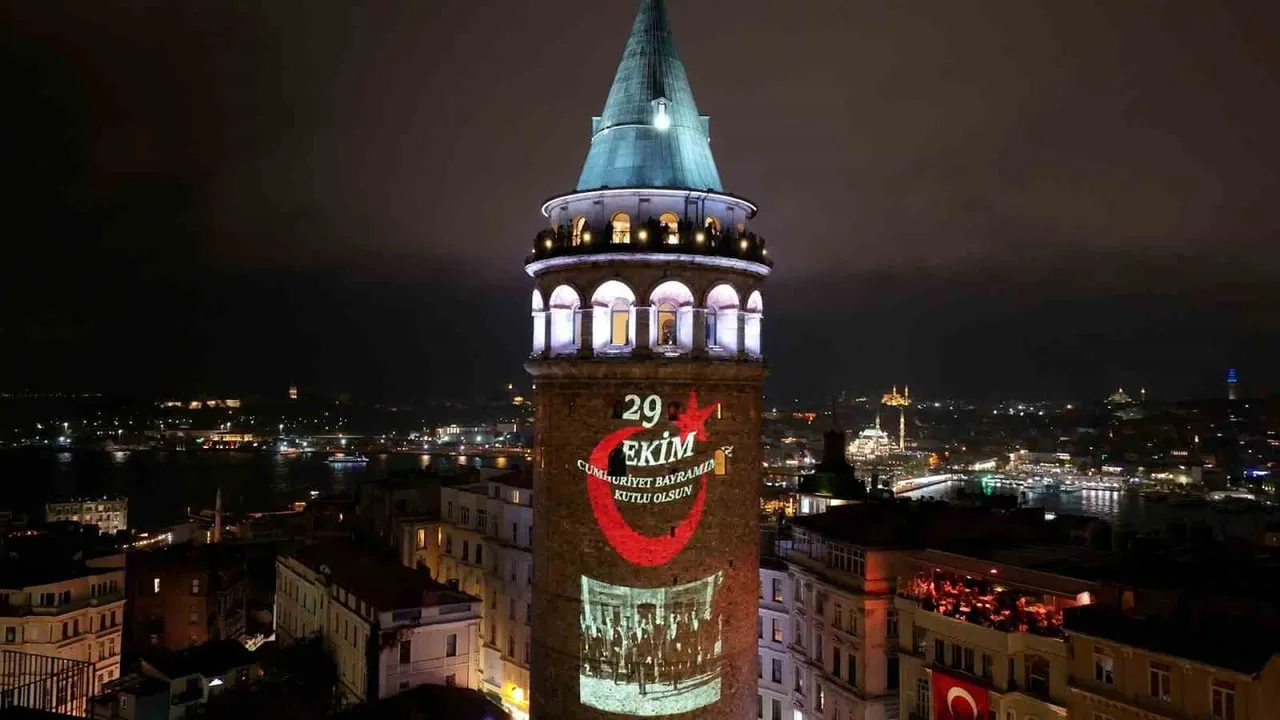 CUMHURİYET’İN 103’ÜNCÜ YIL DÖNÜMÜNDE İSTANBUL’UN SİMGE YAPILARINDAN GALATA KULESİ, GAZİ MUSTAFA...