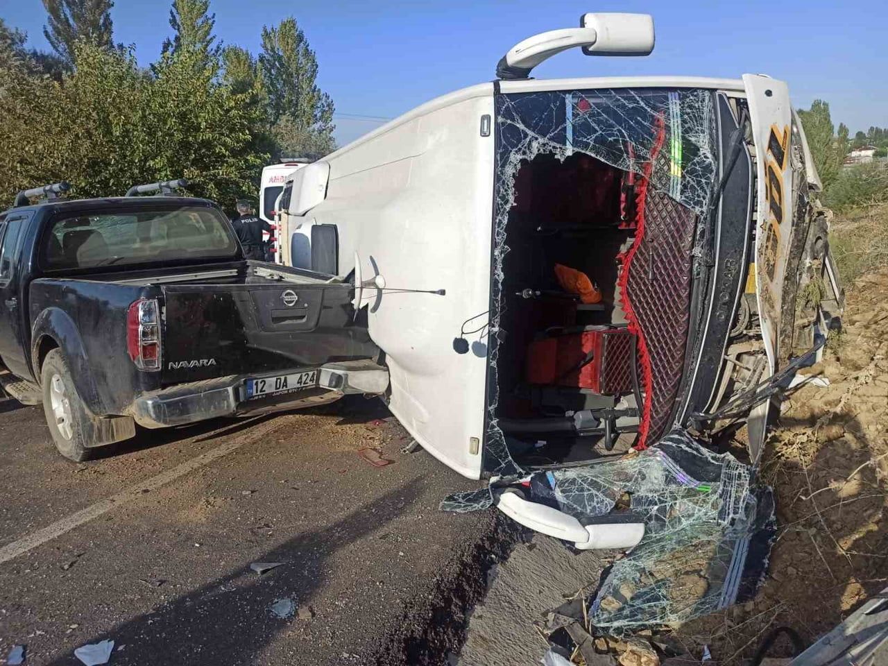 BİNGÖL-DİYARBAKIR KARAYOLUNDA MEYDANA GELEN TRAFİK KAZASINDA 14 KİŞİ YARALANDI.