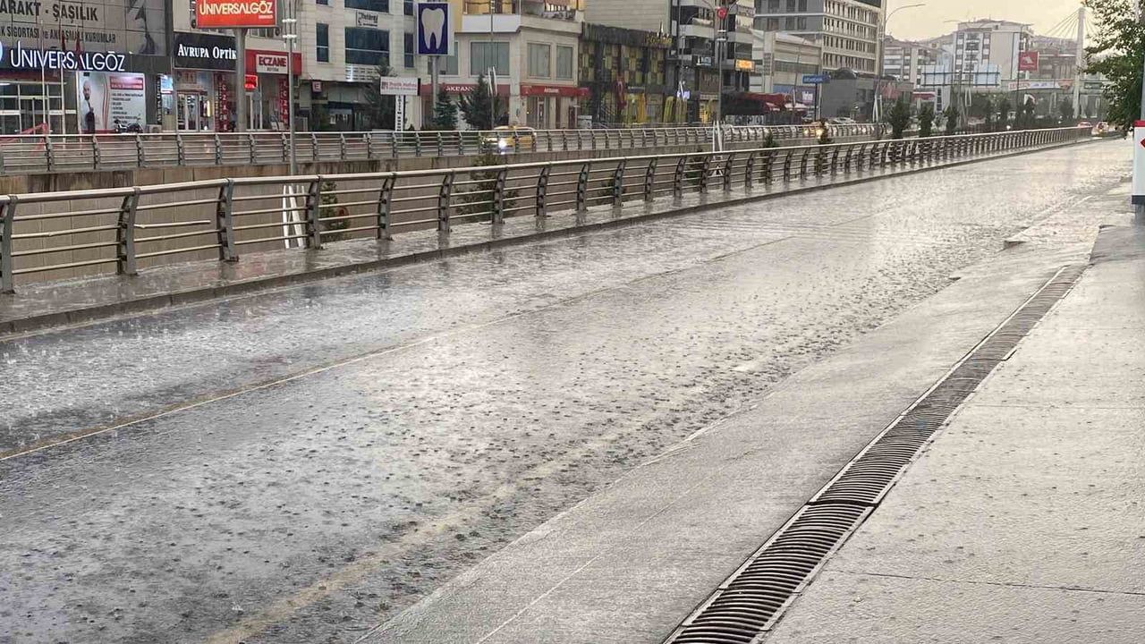 METEOROLOJİNİN UYARILARDA BULUNDUĞU ELAZIĞ’DA SAĞANAK YAĞIŞ ETKİLİ OLDU