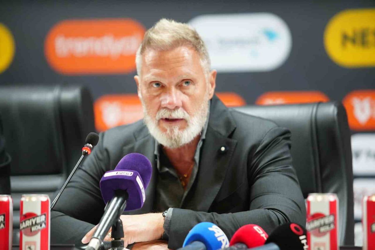 SAMSUNSPOR TEKNİK DİREKTÖRÜ THORSTEN FİNK, KÖTÜ GİDİŞE RAĞMEN BİR SAVAŞÇI OLDUĞUNU VE TAKIMININ...