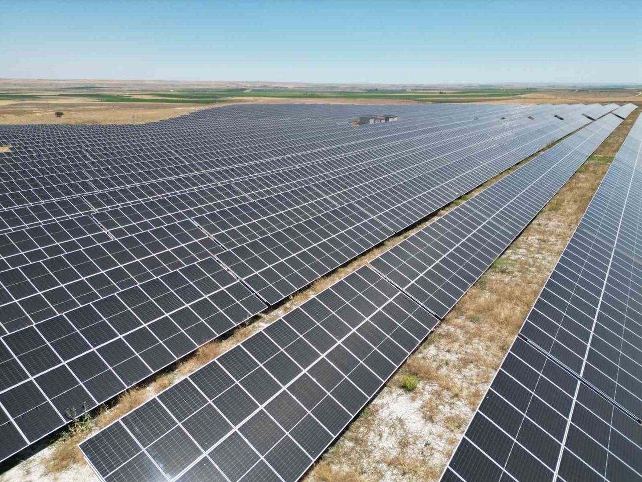 CW ENERJİ KONYA’DA BİR FİRMA İÇİN 6727,5 KWP GÜCÜNDEKİ ARAZİ GÜNEŞ ENERJİ SANTRALİ KURULUMU...