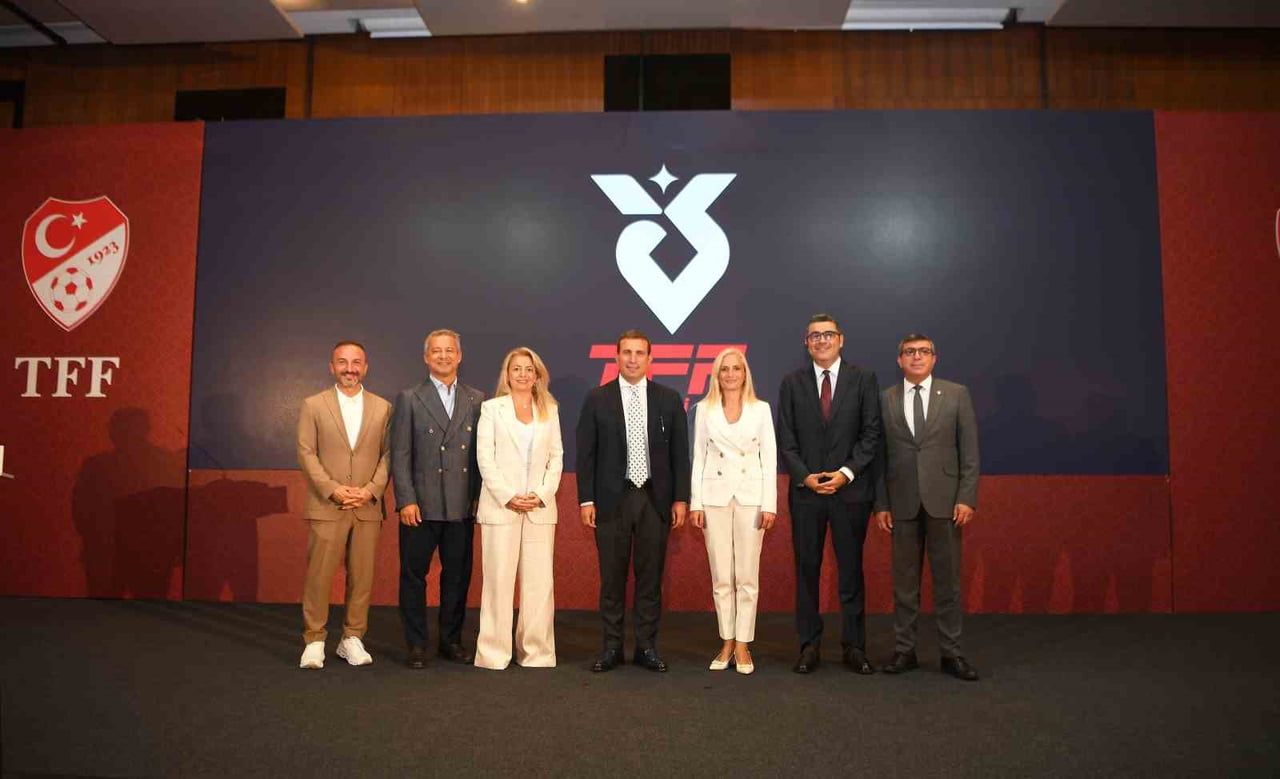 TÜRKİYE FUTBOL FEDERASYONU YENİ NESİL DİJİTAL FUTBOL OYUNU TFF FANTEZİ LİG'İ HAYATA...