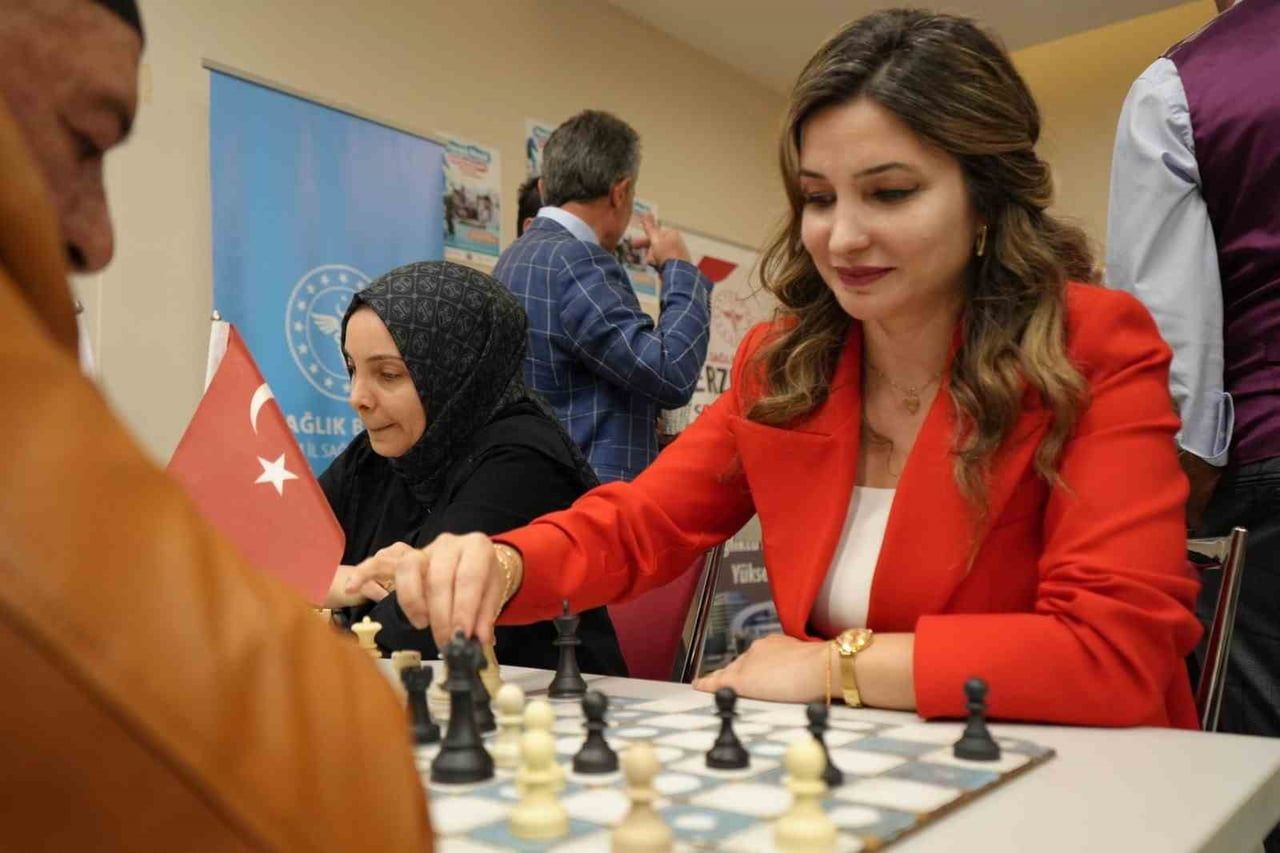 ERZURUM’DA DÜNYA YAŞLILAR GÜNÜ KAPSAMINDA "FARKLI NESİL, FARKLI DENEYİM SATRANÇ TURNUVASI"...