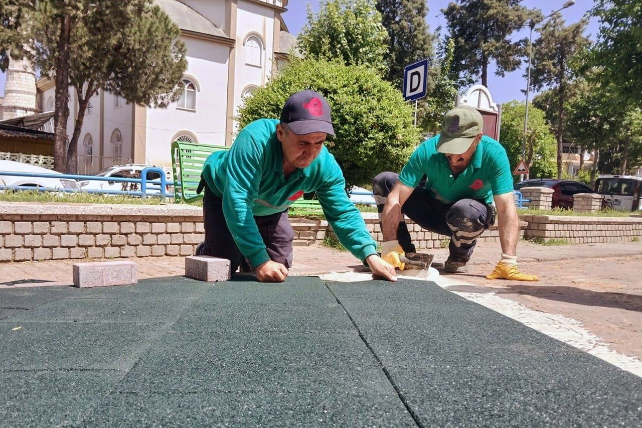 EFELER’DE PARK VE YEŞİL ALANLAR BAKIMA ALINDI