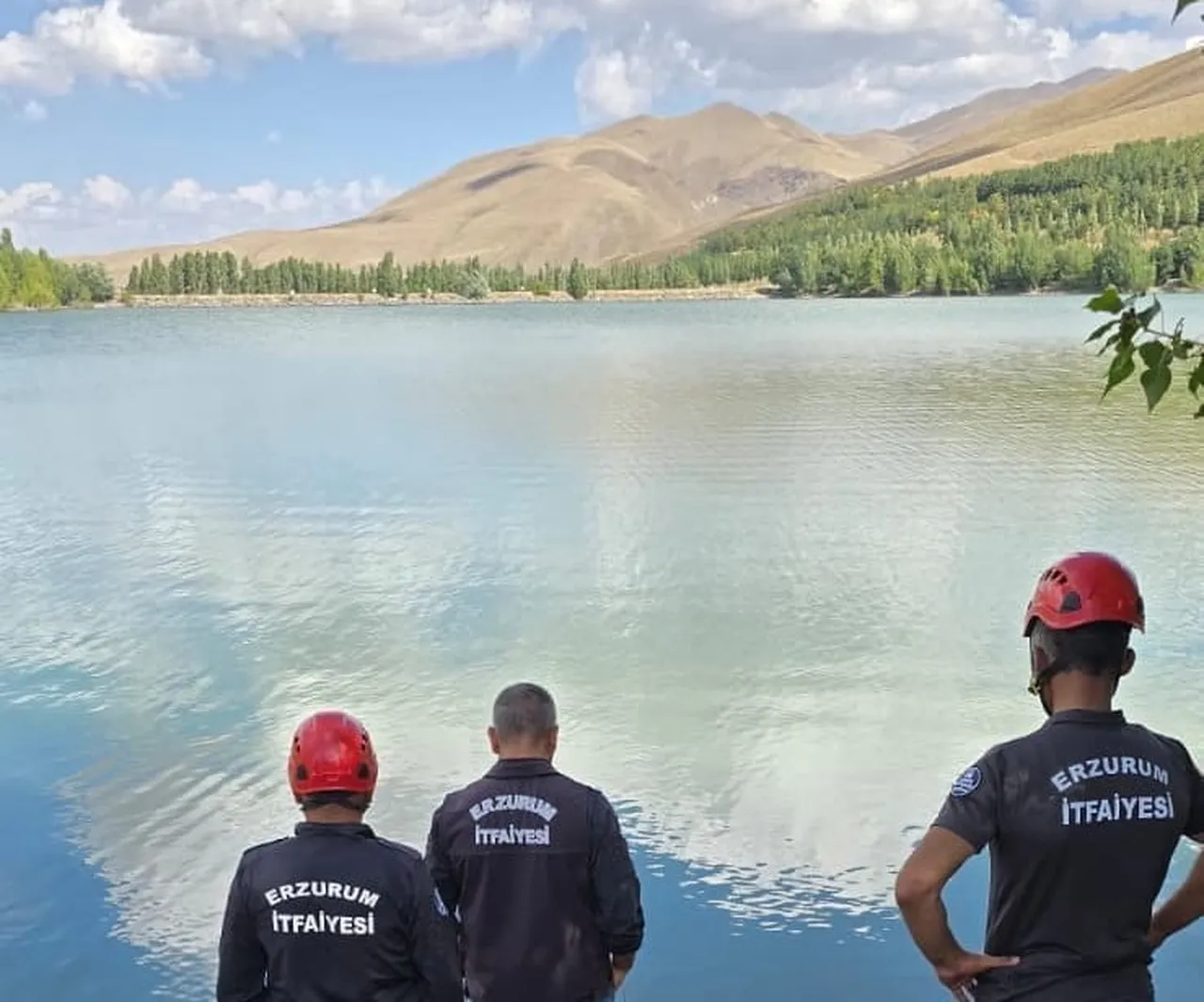 ERZURUM’DA TEKE DERESİ GÖLETİ’NE GİREN MUSTAFA ÇETİN İSİMLİ ŞAHIS BOĞULARAK HAYATINI...
