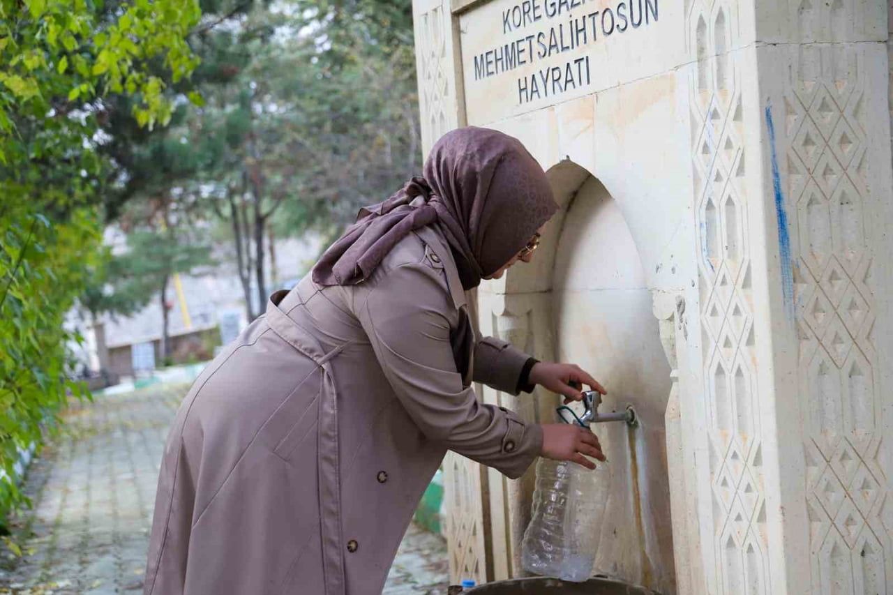 GÜMÜŞHANE’DE 8 YILDIR İŞLETMECİLİK YAPAN İÇ MEKÂN TASARIM UZMANI VE DUVAR SANATÇISI NESLİHAN TURAN...
