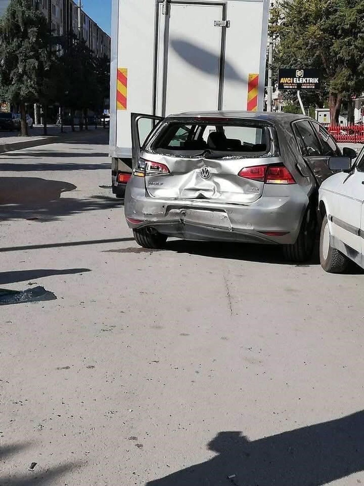KONYA’NIN EREĞLİ İLÇESİNDE 4 ARACIN KARIŞTIĞI ZİNCİRLEME TRAFİK KAZASINDA 3 KİŞİ...
