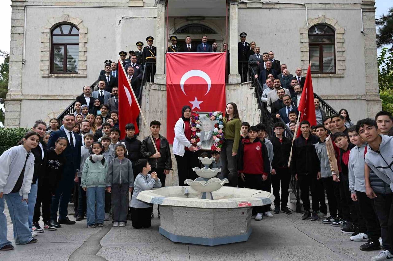 DEMİRCİ İLÇESİNDE CUMHURİYET'İN 103. YILI KUTLAMALARI KAPSAMINDA, 29 EKİM 1928 TARİHİNDE HÜKÜMET...