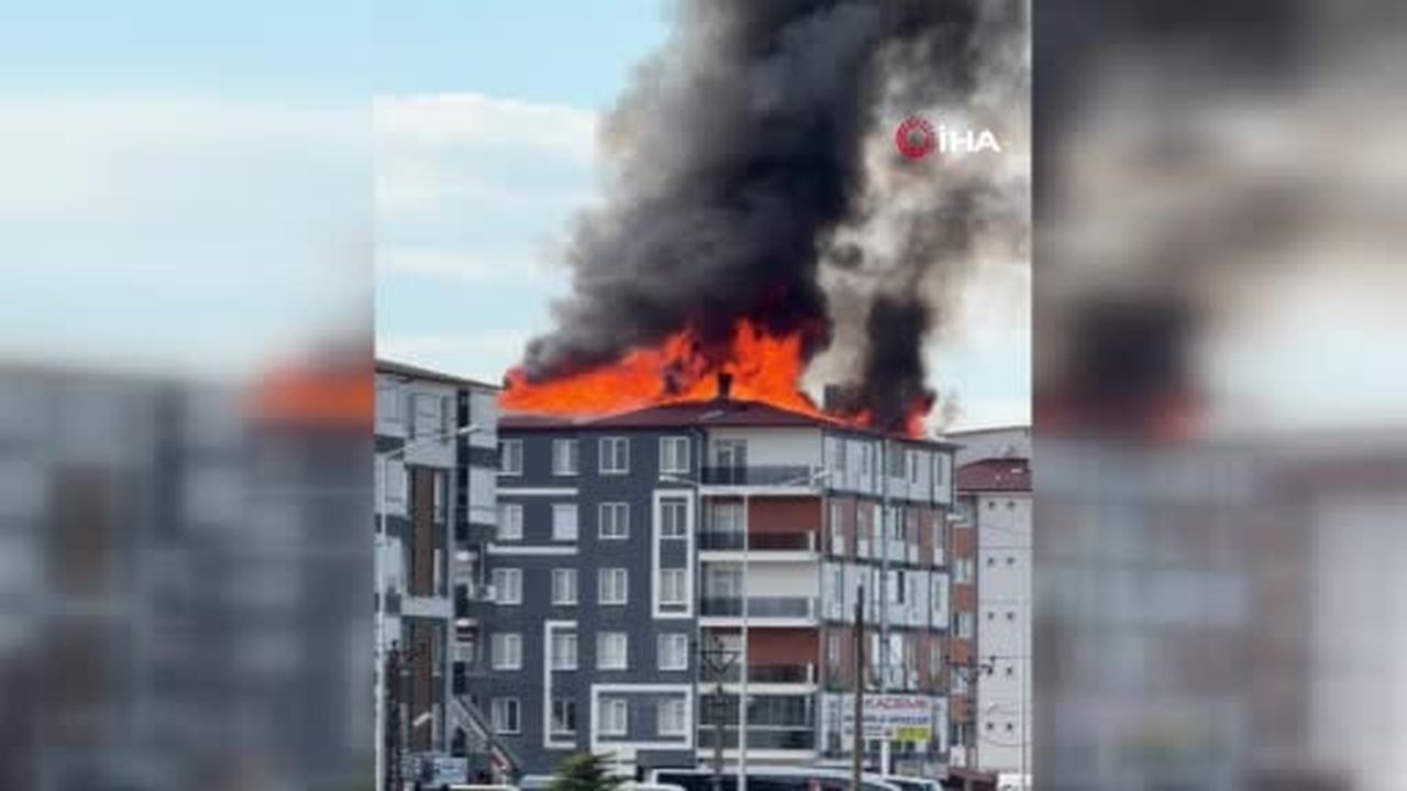 Konya'da binanın çatısı alev alev yandı