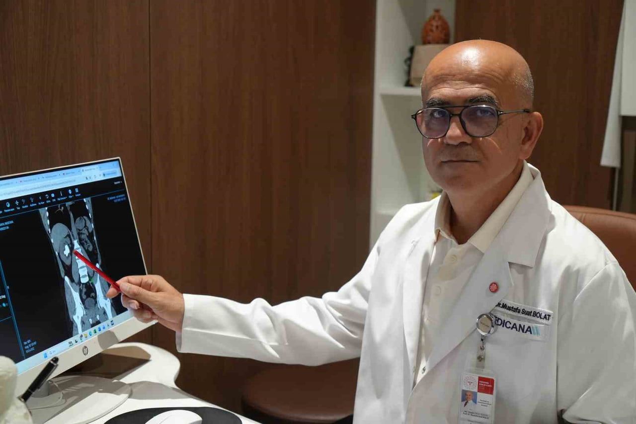 ÜROLOJİ UZMANI PROF. DR. MUSTAFA SUAT BOLAT
