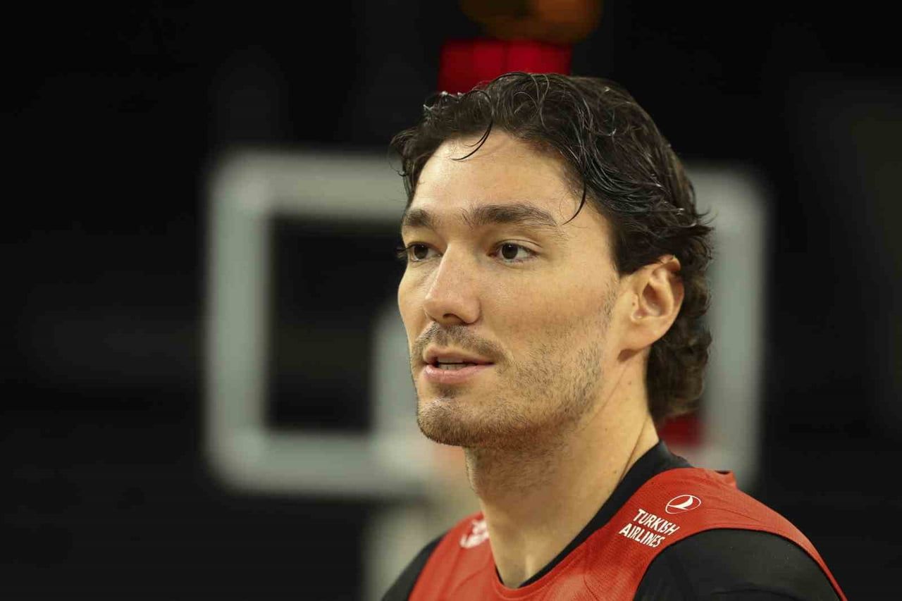A MİLLİ ERKEK BASKETBOL TAKIMI KAPTANI CEDİ OSMAN
