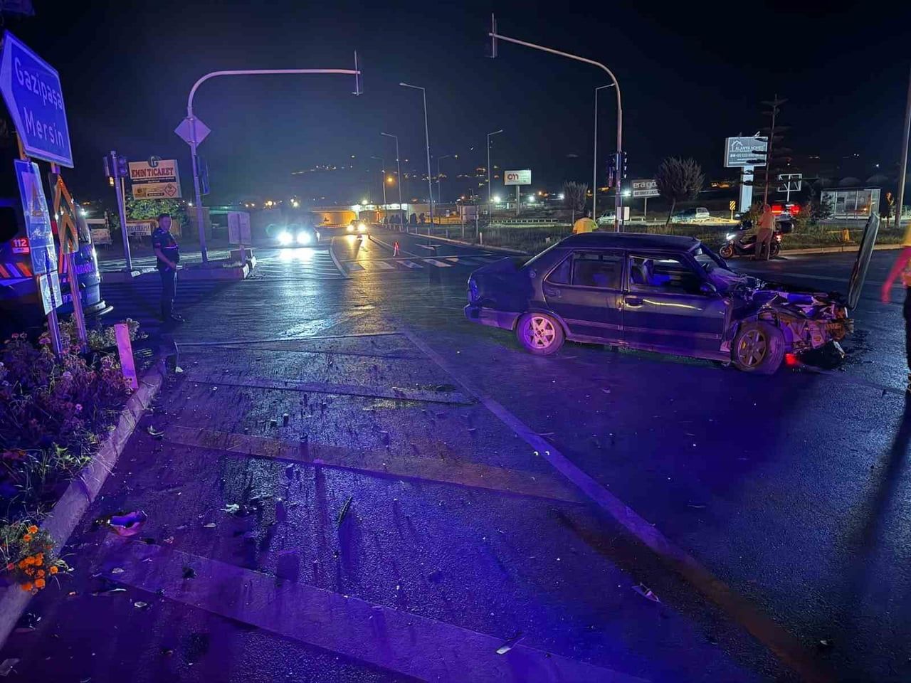 GAZİPAŞA İLÇESİNDE İKİ OTOMOBİLİN ÇARPIŞMASI SONUCU MEYDANA GELEN TRAFİK KAZASINDA 2 KİŞİ...