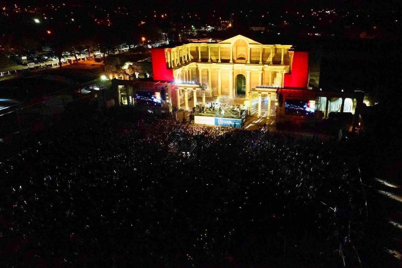 SARDES ANTİK KENTİ’NDE DÜZENLENEN KONSERDE DÜNYACA ÜNLÜ MÜZİSYEN GORAN BREGOVİC, MANİSALILARLA...