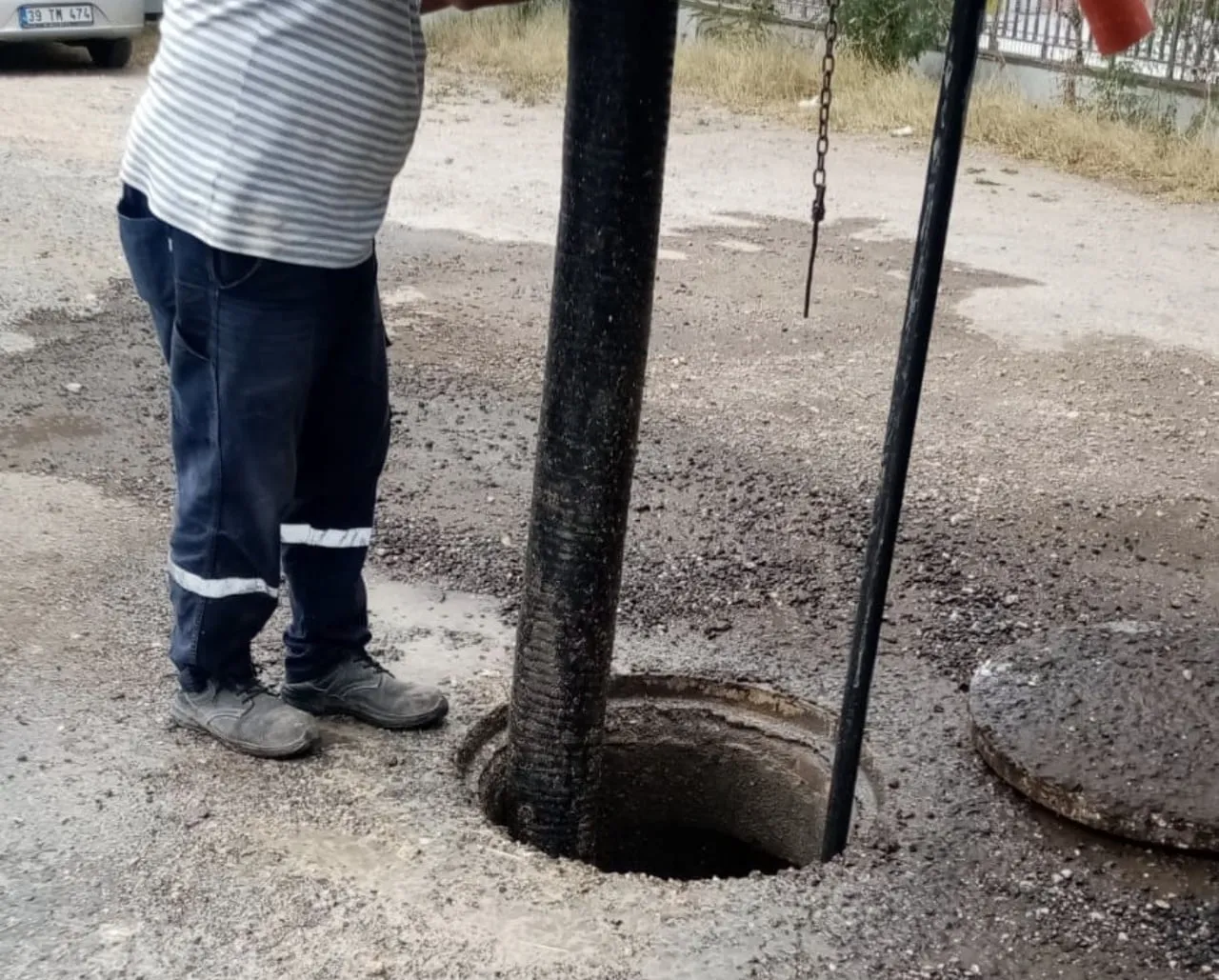 YAĞMUR SUYU HATLARINA ATILAN ISLAK MENDİL, ÇÖP VE YABANCI CİSİMLER SUYUN AKIŞINI ENGELLEYEREK...