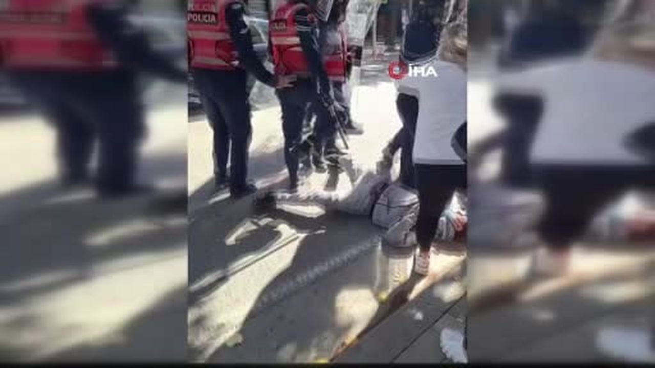 Arnavutluk'ta ağırlıklı olarak üniversite ve lise öğrencilerinin gerçekleştirdiği protestolar...