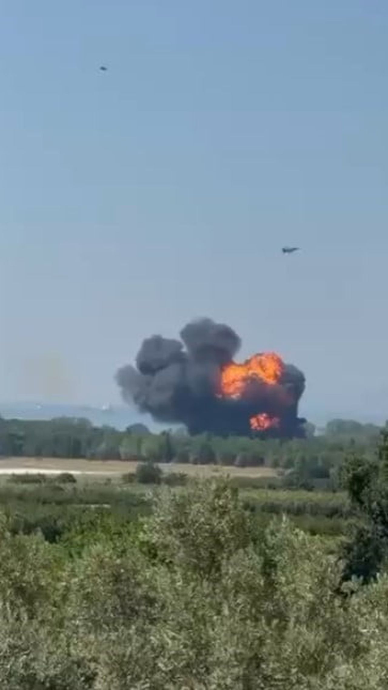 YALOVA'DA EĞİTİM UÇUŞU SIRASINDA ARIZALANAN UÇAK DÜŞTÜ. PİLOTUN KAZADAN SAĞ KURTULDUĞU...