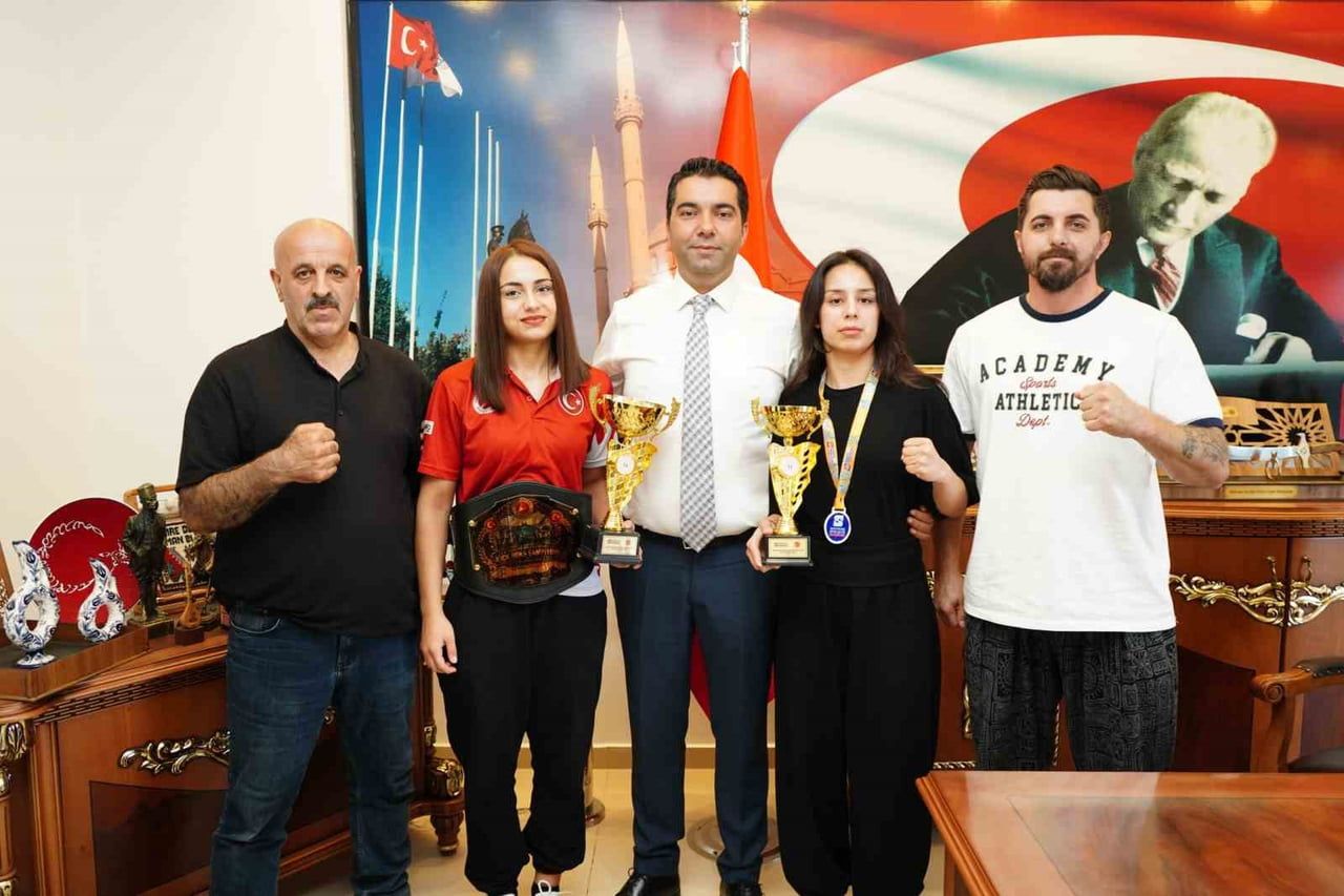 TÜRKİYE PROFESYONEL KİCK BOKS TURNUVASI’NDA ELDE ETTİKLERİ ŞAMPİYONLUKLARLA KIRŞEHİR VE KAMAN’IN...