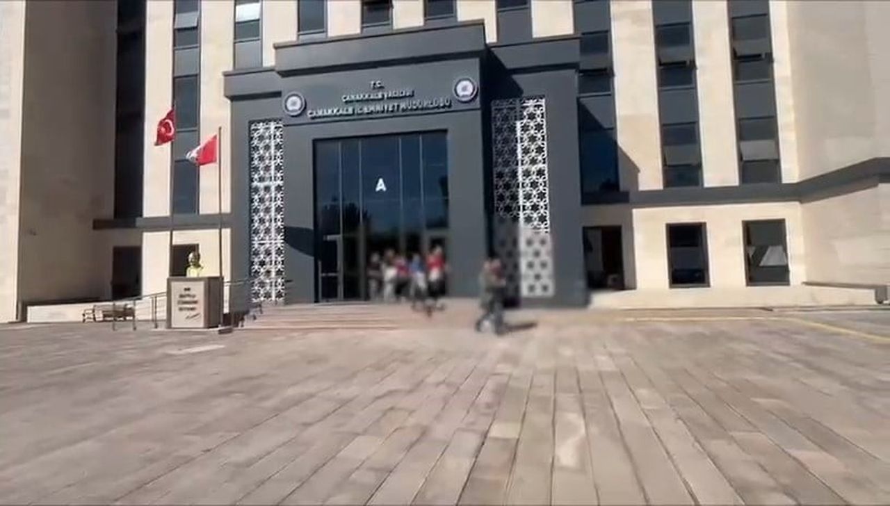 ÇANAKKALE'DE EMNİYET EKİPLERİNCE GERÇEKLEŞTİRİLEN KAÇAK GÖÇMEN OPERASYONUNDA 7 ORGANİZTÖR VE 115...
