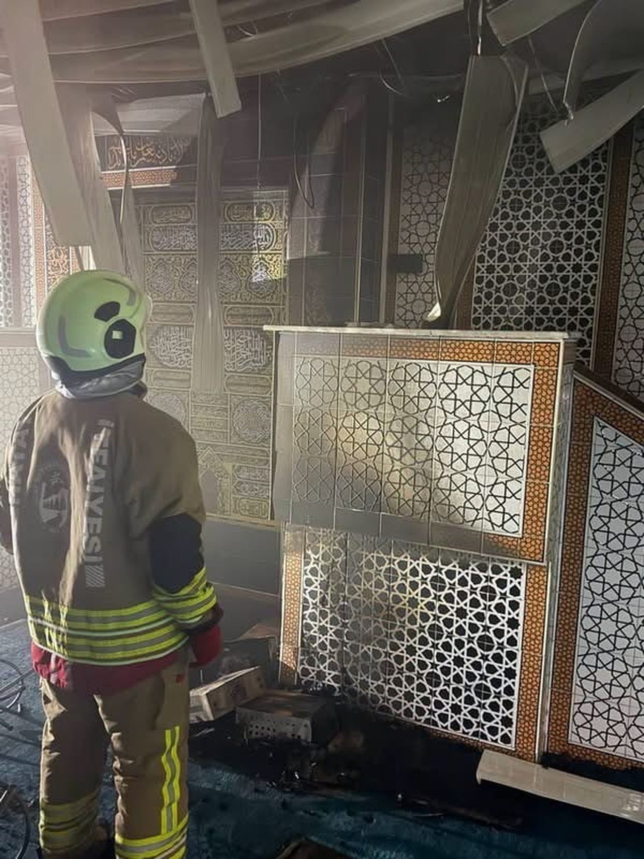 KIRIKHAN ÖZYÖRÜK MAHALLESİ’NDE BULUNAN CAMİDE ÇIKAN YANGINA EKİPLERİN MÜDAHALESİ.