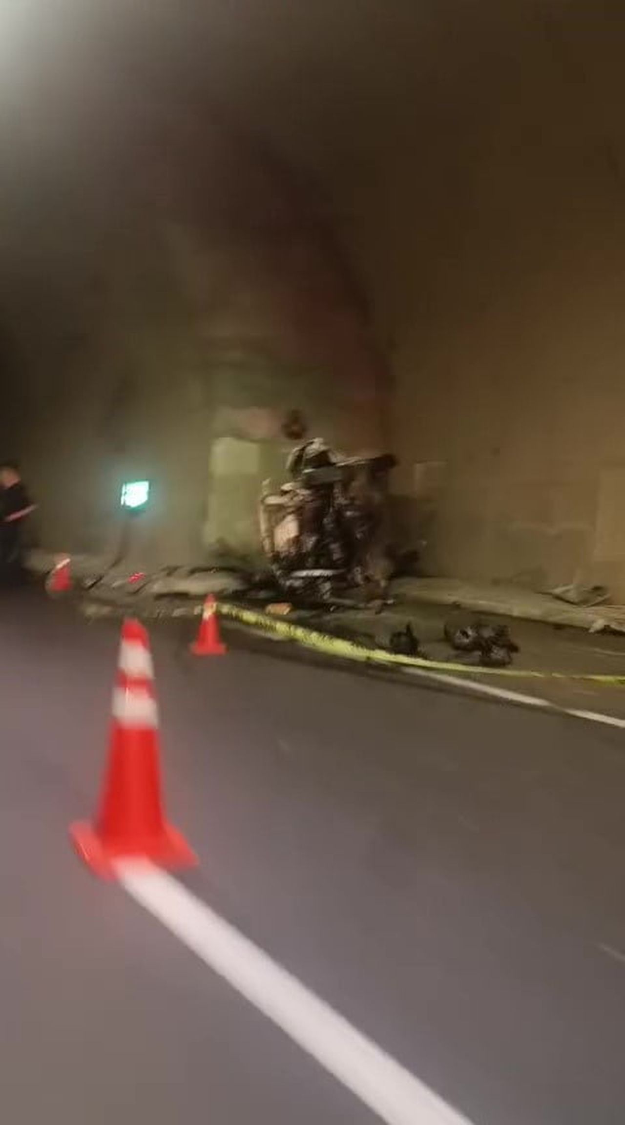 ANTALYA İLE KONYA’YI BİRBİRİNE BAĞLAYAN DEMİRKAPI TÜNELİNDE KONTROLDEN ÇIKARAK DUVARA ÇARPAN...