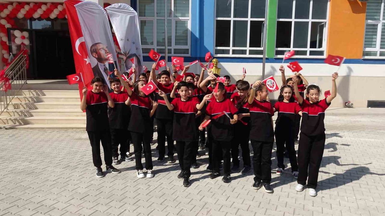 MALATYA’DA YENİ EĞİTİM YILI İLK DERS ZİLİYLE BAŞLADI