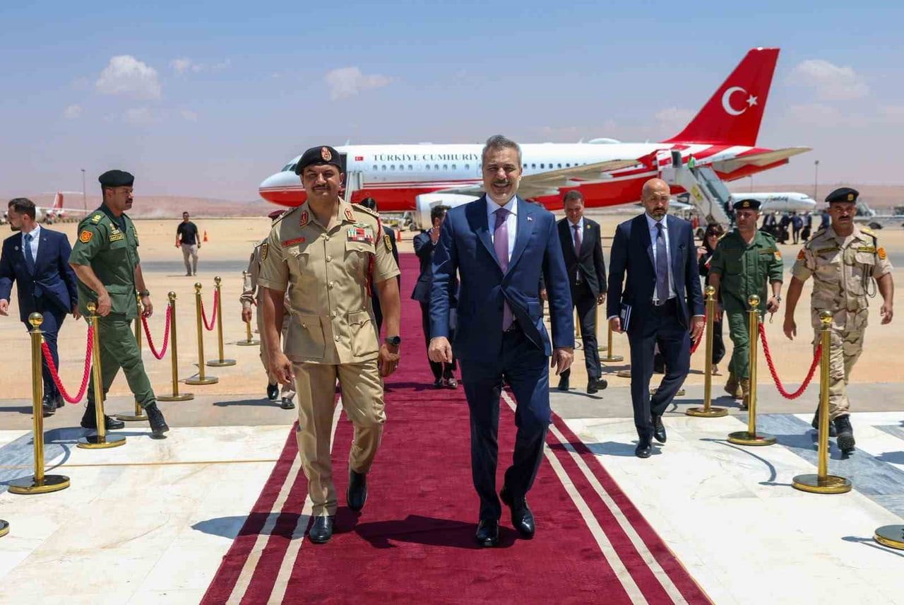 DIŞİŞLERİ BAKANI HAKAN FİDAN, BAŞKENT TRABLUS'TAN GEÇTİĞİ BİNGAZİ'DE LİBYA ULUSAL ORDUSU GENEL...