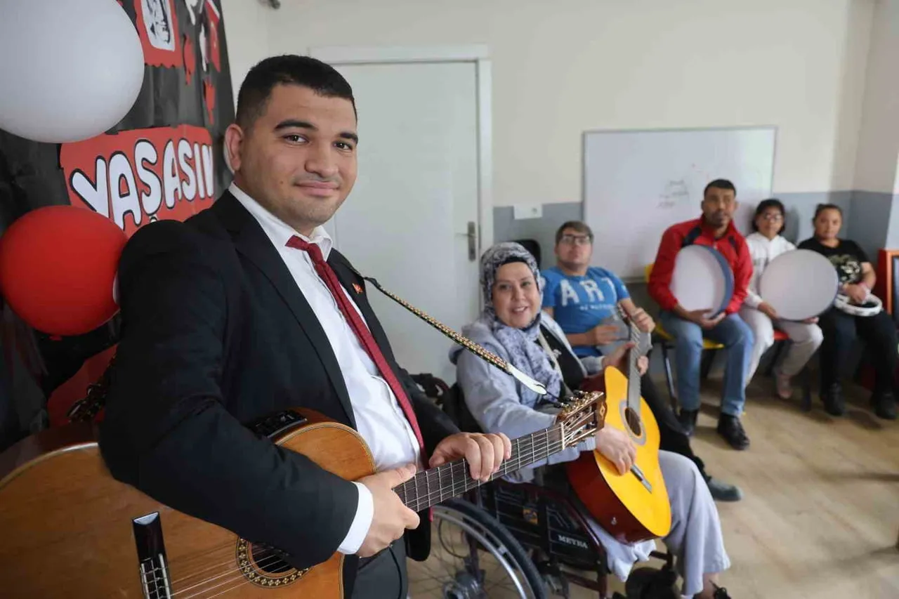 ERTUĞRUL GÖK VE ÖĞRENCİLERİ