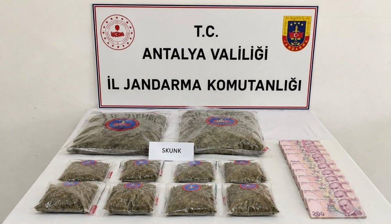 ANTALYA'DA 5 KİLOGRAM SKUNK ESRAR MADDESİ ELE GEÇİRİLDİ