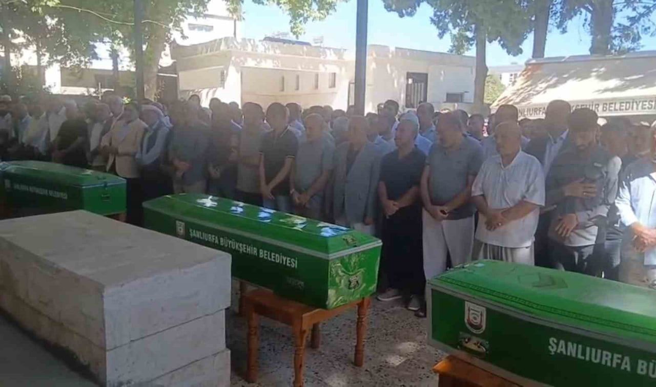 ŞANLIURFA'DAKİ KAZADA HAYATINI KAYBEDENLER, HACI GÜLİ GÜL CAMİİ'NDE KILINAN NAMAZIN ARDINDAN KENT...