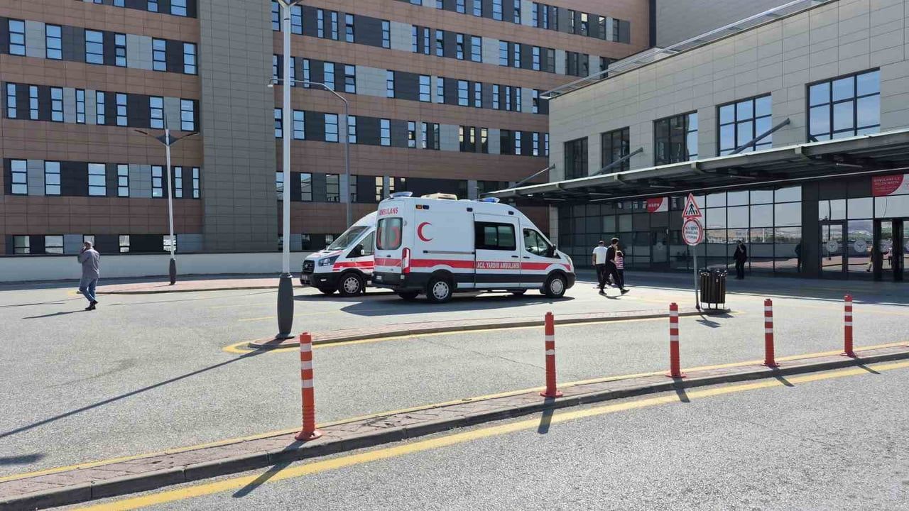 Vagon üstündeki temas 12 yaşındaki çocuğu ağır yaraladı | Haber Sitesi