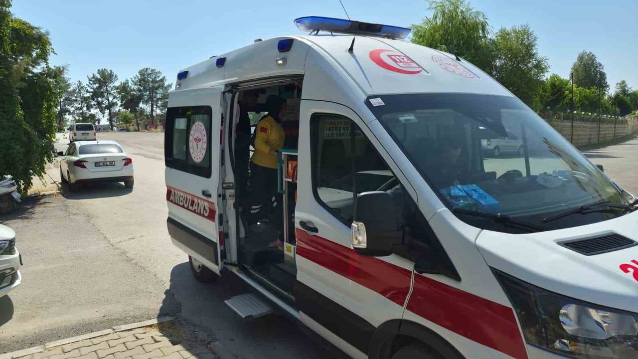 ADIYAMAN'DA OTOMOBİL İLE MOTOSİKLETİN ÇARPIŞMASI SONUCU MEYDANA GELEN TRAFİK KAZASINDA 1 KİŞİ...
