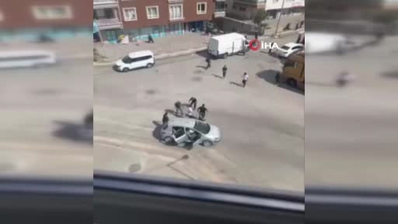Ankara'da bir kişinin kalabalığın üzerine ateş açtığı saldırı kamerada