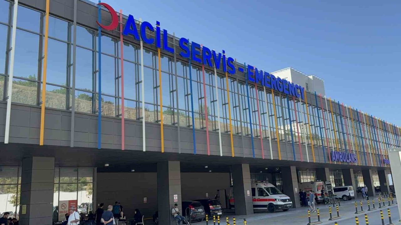 YARALILAR, AMBULANSLARLA SAMSUN ŞEHİR HASTANESİ’NE KALDIRILDI