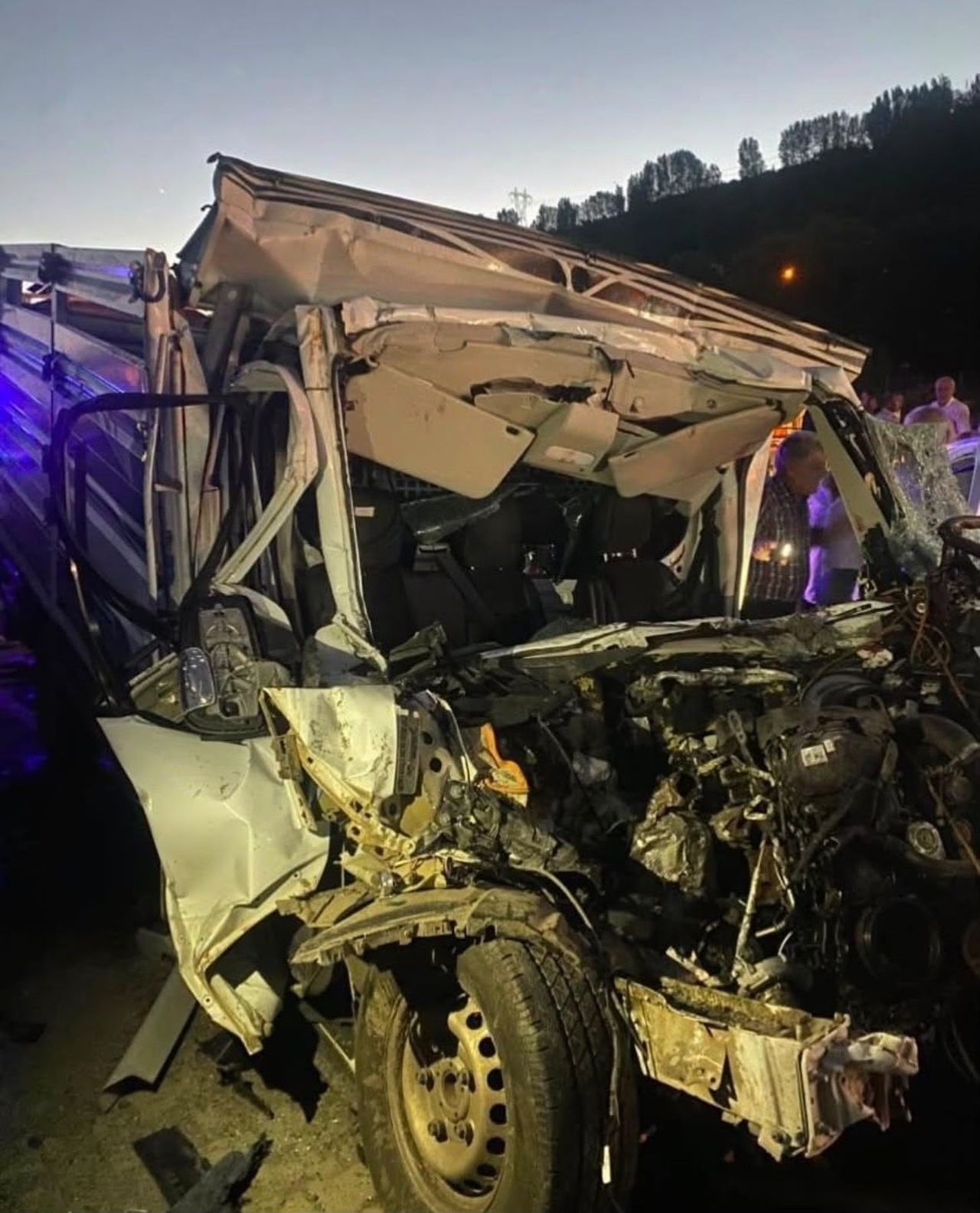 BİNGÖL’DE PİKAPIN, KAMYONA ARKADAN ÇARPMASI SONUCU MEYDANA GELEN KAZADA 1 KİŞİ YARALANDI