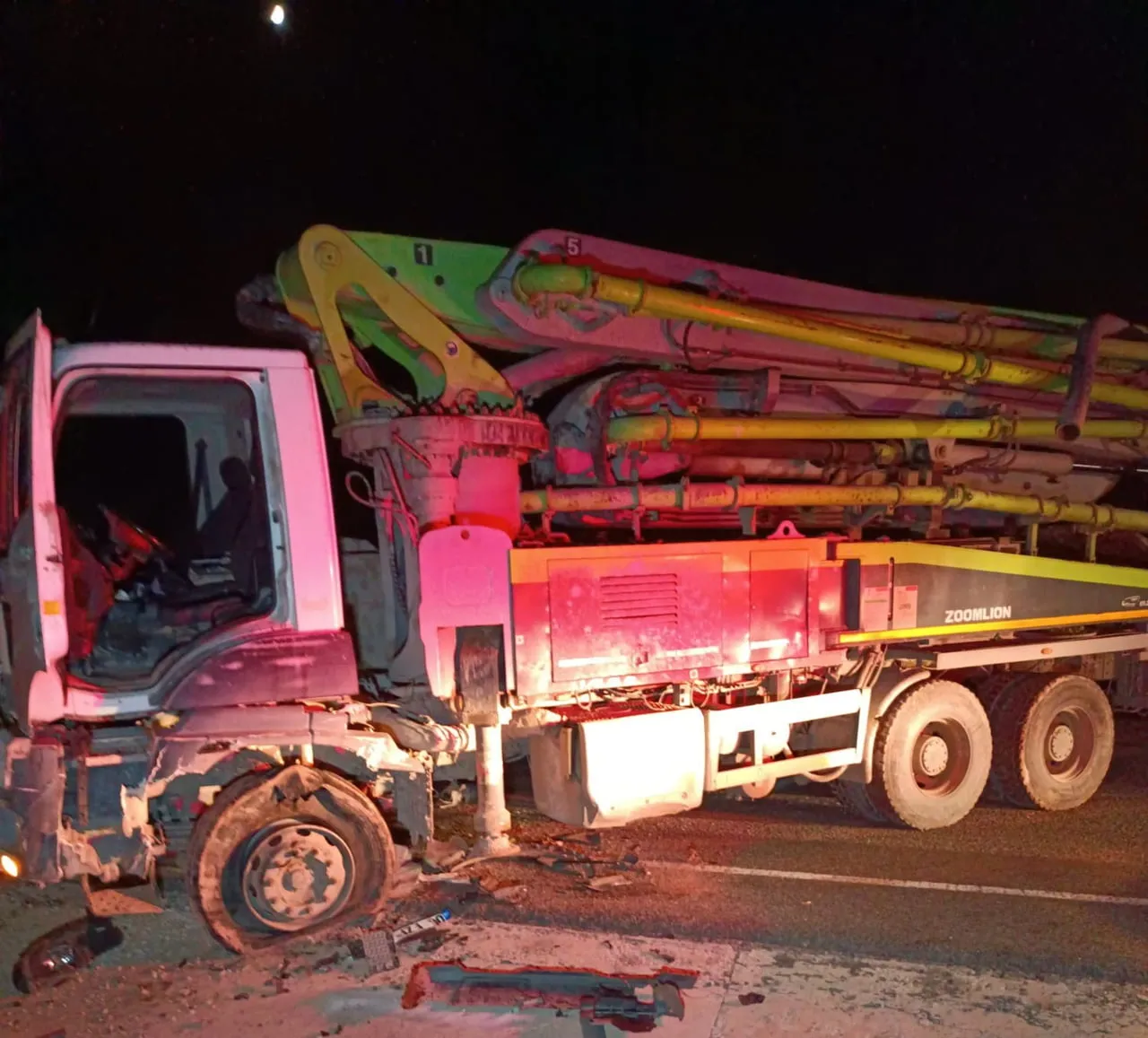 MALATYA-HEKİMHAN KARAYOLUNDA BETON MİKSERİ İLE ÇARPIŞAN ARACIN DEVRİLMESİ SONUCU 2 KİŞİ...