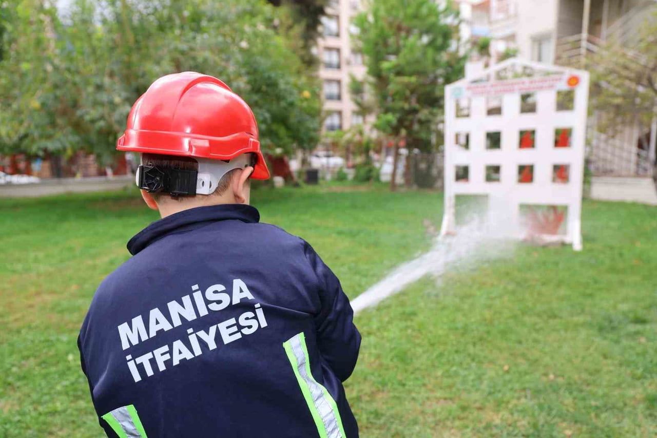 ŞEHZADELER BELEDİYESİ ÇOCUKEVİ'NDE EĞİTİM GÖREN 24 ÖĞRENCİ, İTFAİYECİLİK HAFTASI KAPSAMINDA MANİSA...