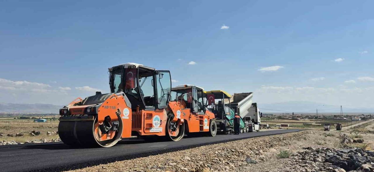 KAYSERİ BÜYÜKŞEHİR BELEDİYESİ; KIRSAL BÖLGELERDE YOL YAPIM VE ASFALT YENİLEME ÇALIŞMALARI...