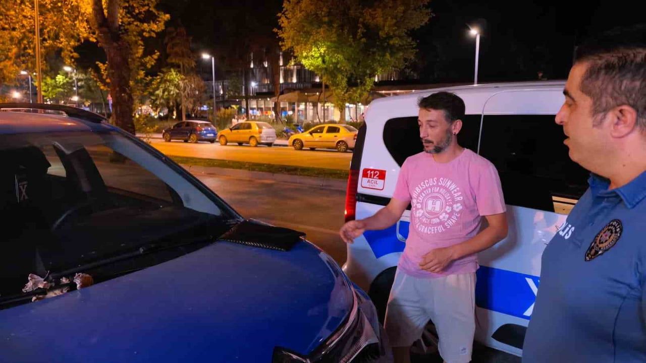 BURSA’NIN İNEGÖL İLÇESİNDE DUYARLI VATANDAŞ YASİN AKDUMAN, ARAÇ KAPUTUNUN ÜZERİNDE BULDUĞU VE...