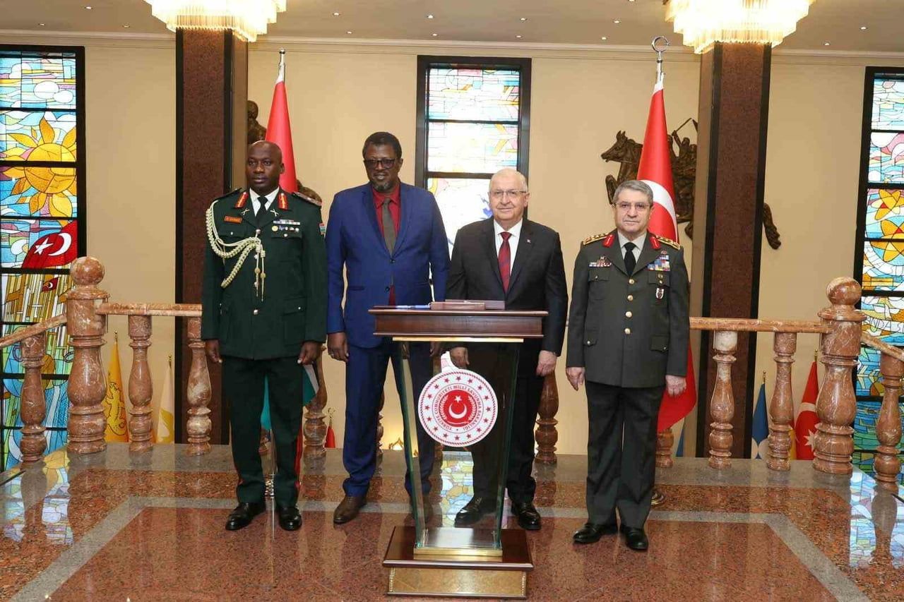 MİLLÎ SAVUNMA BAKANI YAŞAR GÜLER, RESMÎ DAVETLİSİ OLARAK ANKARA’YA GELEN GAMBİYA SAVUNMA BAKANI...