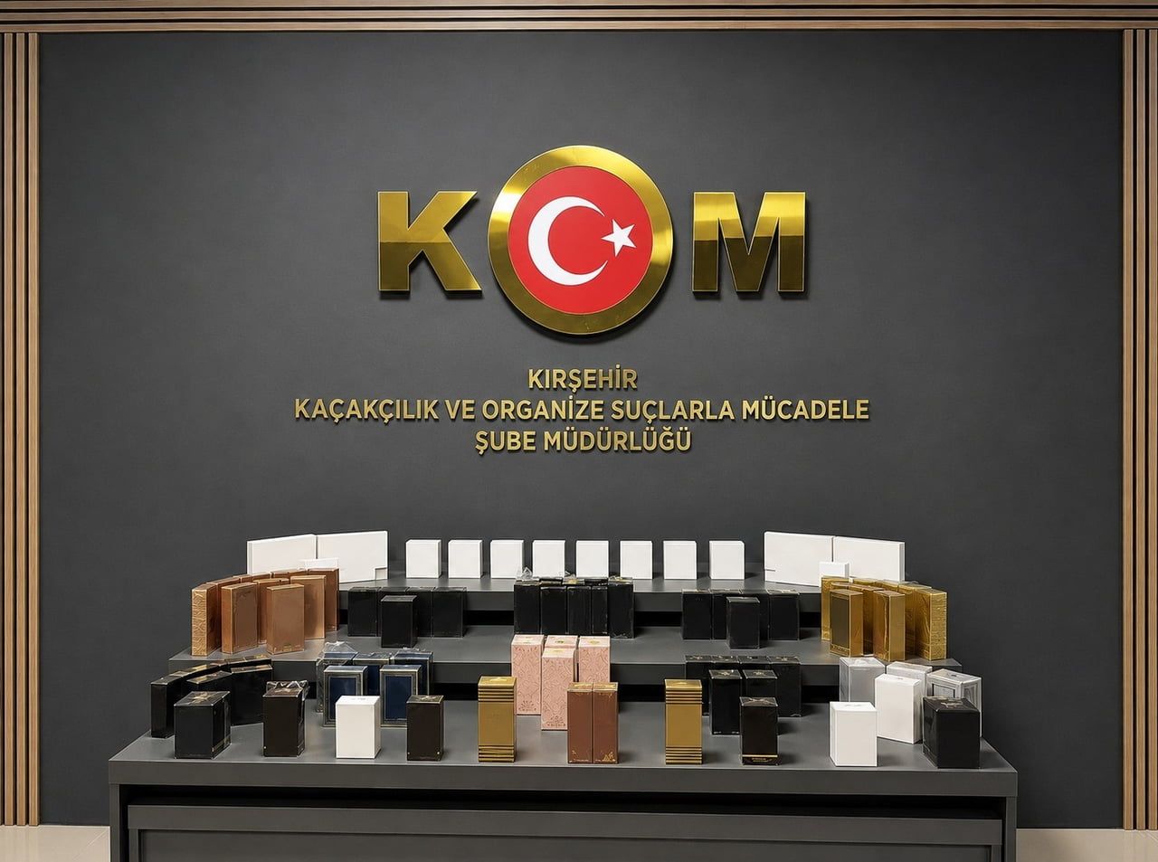 KIRŞEHİR’DE POLİS KAÇAKÇILIK OPERASYONUNDA 79 ADET KAÇAK PARFÜM İLE ÇEŞİTLİ ELEKTRONİK ÜRÜNLER ELE...