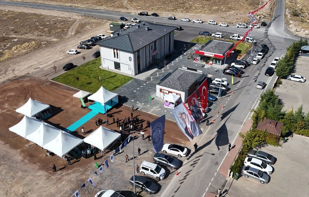 AÇILIŞTAN AÇILIŞA KOŞAN MELİKGAZİ BELEDİYESİ, İLÇEYE KAZANDIRDIĞI SAĞLIK YATIRIMLARINA BİR...