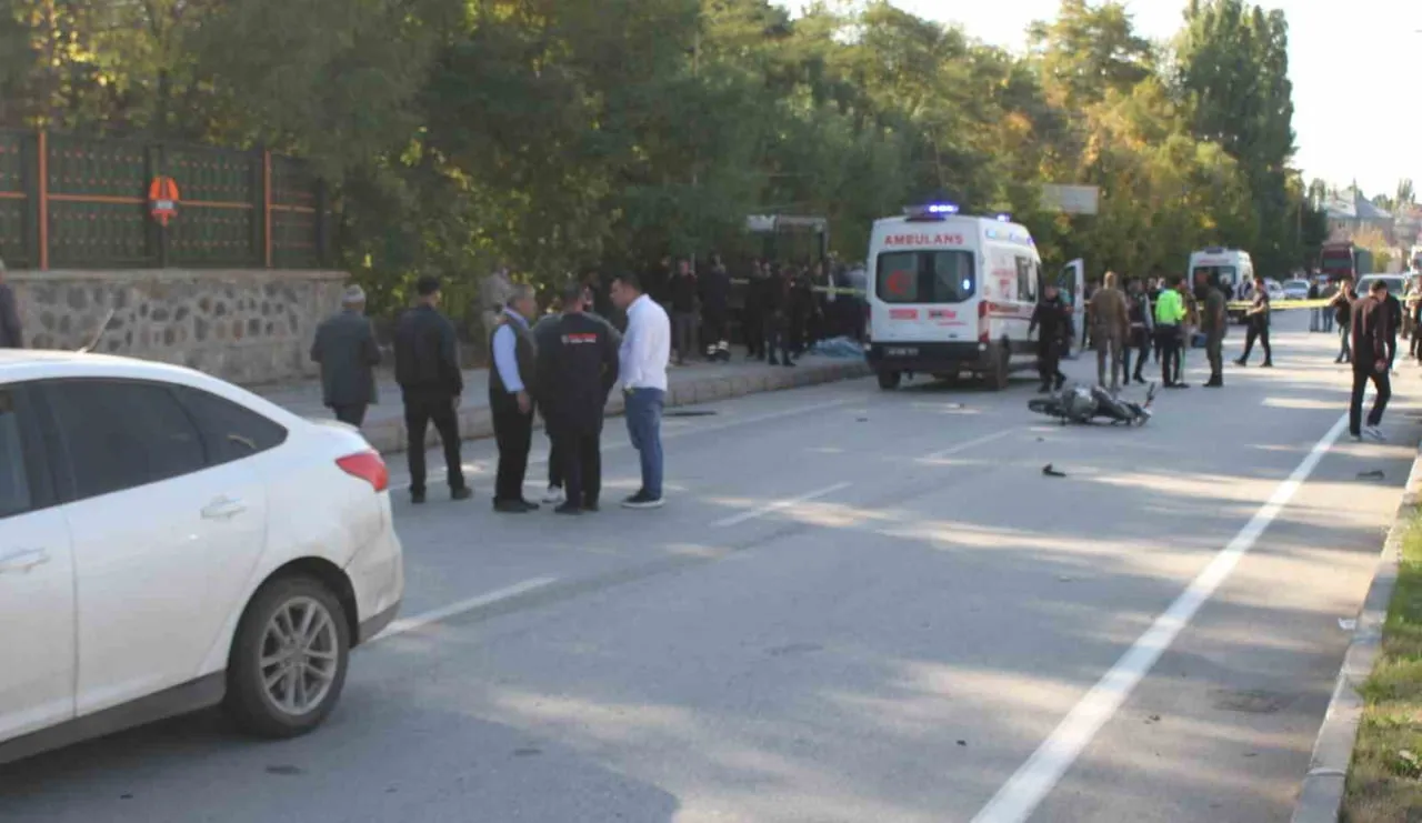 MUŞ’UN MALAZGİRT İLÇESİNDE OTOMOBİL İLE MOTOSİKLETİN ÇARPIŞMASI SONUCU 2 KİŞİ HAYATINI...