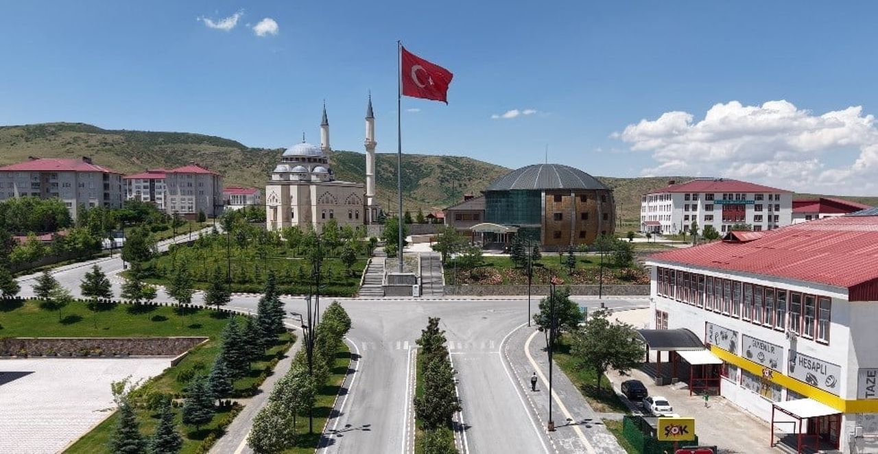 BİTLİS EREN ÜNİVERSİTESİ TIP FAKÜLTESİ, İLK 3 YIL BOYUNCA EĞİTİMLERİNİ İSTANBUL ÜNİVERSİTESİ TIP...