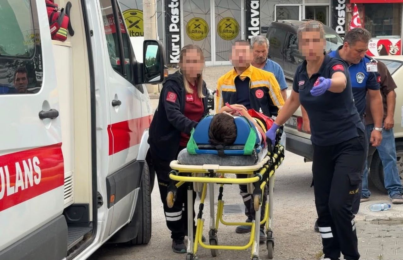 BOLU’DA İKİ ÇOCUĞUN ELEKTRİKLİ BİSİKLETTEN DÜŞTÜĞÜ OLAYI HABERLEŞTİRMEK İSTEYEN GAZETECİLERE...